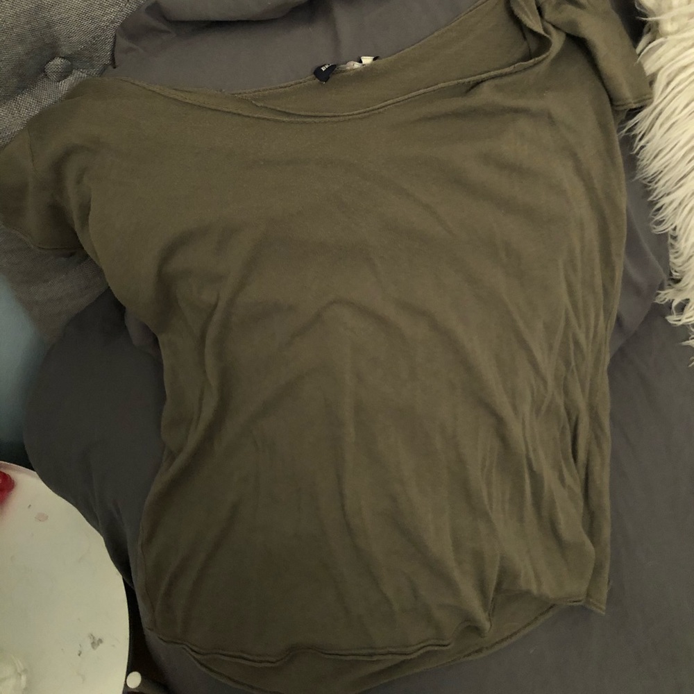 BRANDY MELVILLE T-shirt